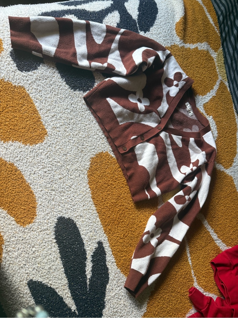 La Hearts Brown & White Floral Cropped V-Neck Cardigan - Picture 2 of 3